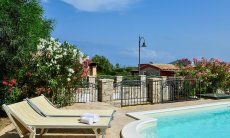 Villa Campidano 8 | Privatpool mit Sonnenliegen direkt vor dem Haus New 2017