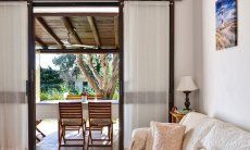 Villa Nicola | Direkter Terrassen-und Gartenzugang vom Wohnbereich aus Direkter Terrassen-und Gartenzugang vom Wohnbereich aus