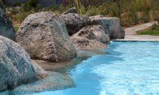 Li Conchi 35 | Pool mit Rand aus Granitfelsen Pool mit Rand aus Granitfelsen