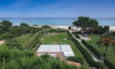 Villa Graziano | Luftansicht der Lage direkt am Strand Luftansicht Villa Graziano