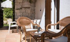 Li Conchi 31 | Die Terrasse mit Sofa und Esstisch wird zum Wohnzimmer im Freien Innenterrasse