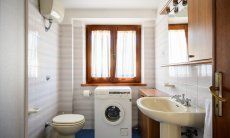 Villa Massimo | Bad 2 mit Waschmaschine Bad 2 mit Waschmaschine