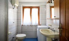 Villa Marco | Badezimmer 2 mit Waschmaschine Badezimmer 2 mit Waschmaschine