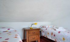 Villa Mare Turagri | Schlafzimmer oben mit zwei Einzelbetten Schlafzimmer oben mit zwei Einzelbetten