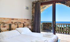 Apartment Castededdu 1 | Schlafzimmer 1 mit Terrassenzugang und Meerblick Schlafzimmer 1 mit Terrassenzugang und Meerblick