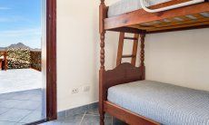 Apartment Castededdu 5 | Schlafzimmer 2 mit Stockbett und Terrassenzugang Schlafzimmer 2 mit Stockbett und Terrassenzugang