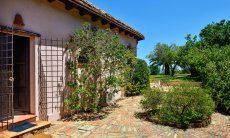 Villa Fiori 3 | Eingang mit sardischen Ziegeln gefliesst Eingang mit sardischen Ziegeln gefliesst