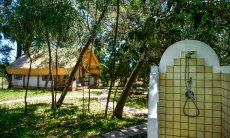 Zelt-Lodge Orri | Aussendusche im Garten Aussendusche im Garten