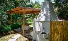 Zelt-Lodge Orri | Barbecuebereich mit partieller Überdachung Barbecuebereich mit partieller Überdachung