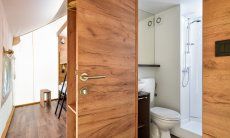 Zelt-Lodge Orri | Hochbett und Bad zusammen im Bild Badezimmer mit Dusche