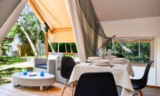 Zelt-Lodge Orri | Ein unvergessliches Erlebnis in der Ogliastra Essbereich mit Blick ins Freie