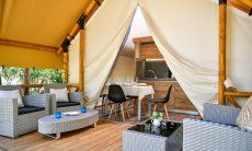 Zelt-Lodge Orri | Gemütlich möblierte Terrasse Gemütlich möblierte Terrasse
