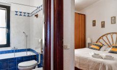 Villa Alessia | Schlafzimmer 2 und Badezimmer 2 Schlafzimmer 1 und Badezimmer