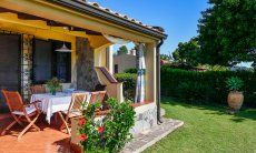 Villa Alessia | Überdachte Terrasse mit Essbereich Überdachte Terrasse mit Essbereich