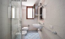 Apartment Castededdu 4 | Badezimmer mit Dusche und Bidet Badezimmer mit Dusche und Bidet