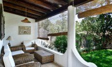 Villa Liliana | Gemütliche Sitzgruppe auf der überdachten Terrasse Gemütliche Sitzgruppe auf der überdachten Terrasse