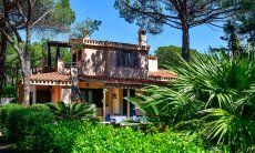 Villa Pino | Hausansicht, Villa Pino ist das untere Geschoss Hausansicht, Villa Pino ist das untere Geschoss