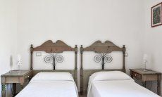 Villa Pino | Schlafzimmer 4 mit 2 Einzelbetten Schlafzimmer 4
