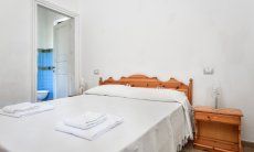 Villa Pino | Schlafzimmer 3 mit Doppelbett Schlafzimmer 3
