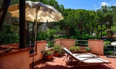 App. Pino | Schattenplatz auf der privaten Terrasse Schattenplatz