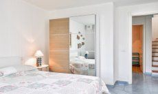 Li Conchi 35 | Schlafzimmer im UG mit Treppe zum oberen Stock und privatem Bad Schlafzimmer UG