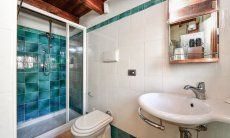 Villa Philippine | Badezimmer 1 mit Dusche im EG neben der Küche Badezimmer mit Dusche im EG neben der Küche
