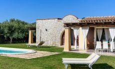 Villa Campidano 20 | Garten mit mit grünem Rasen, Pool und Haus Villa Campidano 20 mit Garten mit Pool