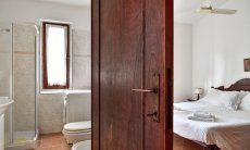 Villa Vela | Badezimmer mit Dusche gleich neben dem Doppelzimmer 2018 New Picture