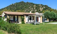 Villa Campidano 21 | Garten, Haus und Berge im Hintergrund Villa Campidano 21 mit Garten und Bergen