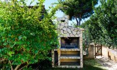 Casa Meloni 2 | Gemauerter BBQ-Bereich im Garten Gemauerter BBQ-Bereich im Garten Meloni 2 in Sant Elmo