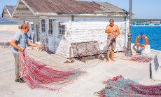 Golfo Aranci Fischer bei der Arbeit