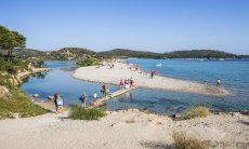 Weg über die Lagune zum Strand