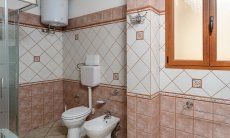 Villa Le Ginestre 1 | Bad 2 mit Dusch im Untergeschoß Bad 2 mit Dusch im Untergeschoß