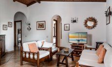 Villa Giangaleazzo | Sardisch eingerichtetes Wohnzimmer Sardisch eingerichtetes Wohnzimmer