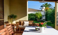 Villa Giangaleazzo | Terrasse mit Essplatz mit Blick in den Garten Terrasse mit Essplatz mit Blick in den Garten