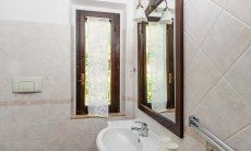 Villa Lentischio | Helles Badezimmer mit 11 2018 New Picture