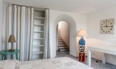 Li Conchi 21 | Schlafzimmer 3 UG mit Treppe nach oben Schlafzimmer 3 UG