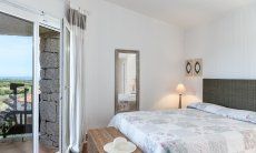 Li Conchi 21 | Schlafzimmer 1 mit Doppelbett und Meerblick Schlafzimmer 1 mit Doppelbett