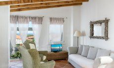 Li Conchi 24 | Geräumiges Wohnzimmer mit Eßplatz und Couch 11 2018 New Picture