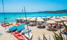 Boots- und Sonnenliegenverleih am Strand Le Bombarde Alghero