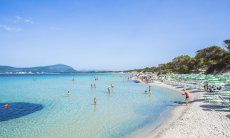 Kristallklares Meer am Strand von Maria Pia Alghero