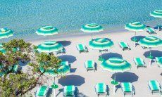 Liegen- und Sonnenschirmverleih mit viel Platz am Strand von Maria Pia Alghero