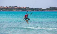 Kitesurfer am Strand La Cinta, San Teodoro, Olbia