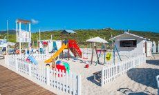 Kinderspielplatz am Strand von Golfo Aranci