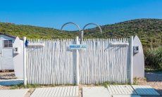 Duschen am Strand von Golfo Aranci