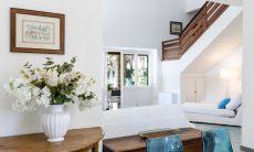 Villa Pola | Blick vom Eßzimmer ins Wohnzimmer, auf die Terrassentür und die Treppe Blick vom Eßzimmer ins Wohnzimmer, auf die Terrassentür und die Treppe