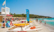 Spiaggia Simius mit Strandbad und Rettungsstation