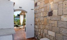 Casa Su Faru 3 | Private Aussendsuche und Zugang zur Terrasse vom Schlafzimmer 3 Private Aussendsuche und Zugang zur Terrasse Su Faru 3 Pula