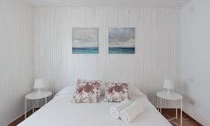 Casa Su Faru 3 | Schlafzimmer 1 mit Doppelbett, eingerichtet in hellen Farben und mediterranem Stil Doppelzimmer Su Faru 3 Pula