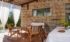 Casa Su Faru 3 | Gemütliche Sofaecke aus Bambus zum Entspannen auf der Terrasse Sofaecke aus Bambus auf der Terrasse von Su Faru 3 Pula